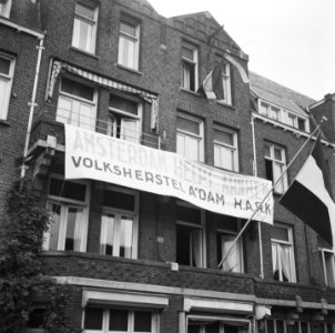 'Amsterdam helpt Arnhem' . HARK, Hulpactie Rode Kruis in Amsterdam. Mensen geven, Bestanddeelnr 900-6377
