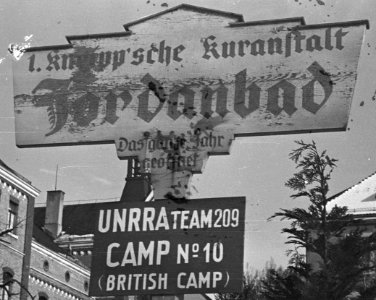 "Jordanbad" "UNRRA TEAM 209" "CAMP No. 10 (BRITISH CAMP)" SIGN DETAIL, FROM- Tehuis in Duitsland voor Joodse mensen, die ontslagen zijn uit concentratiekampe, Bestanddeelnr 901-5573 (cropped) photo