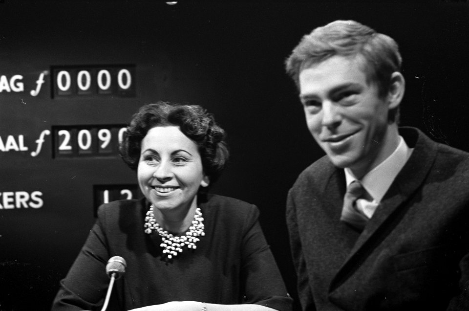 'Per seconde wijzer', TV-quiz onder leiding van Berend Boudewijn (rechts) kandi, Bestanddeelnr 921-0707