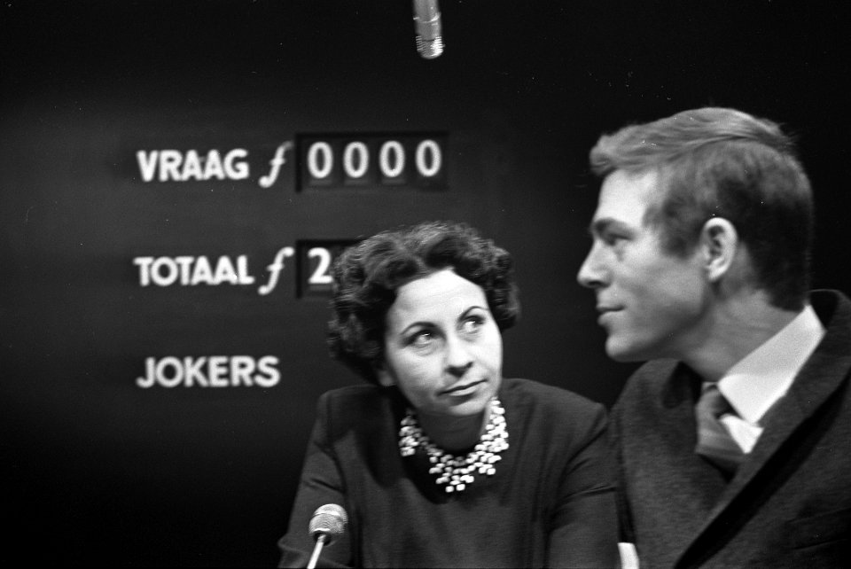 'Per seconde wijzer', TV-quiz onder leiding van Berend Boudewijn (rechts) kandi, Bestanddeelnr 921-0708