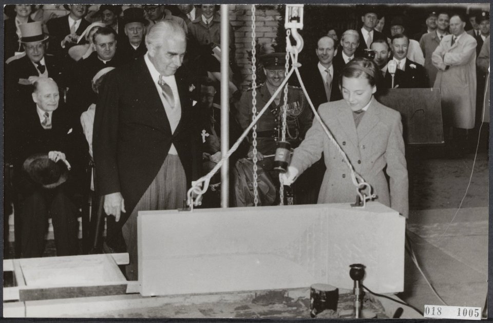 018-1005, 018-1009 prinses Margriet legt de eerste steen voor de nieuwe Canadese, Bestanddeelnr 018-1005