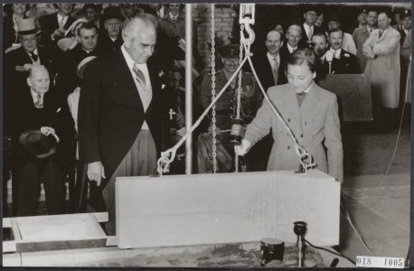 018-1005, 018-1009 prinses Margriet legt de eerste steen voor de nieuwe Canadese, Bestanddeelnr 018-1005