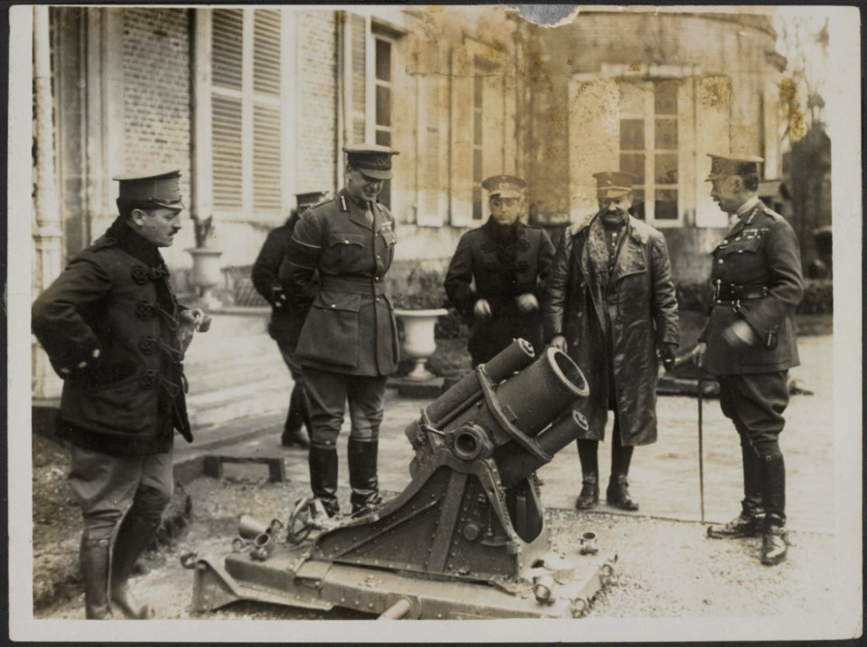  visit to the British ... Henry Rawlinson tells them all about a captured, Bestanddeelnr 158-2390