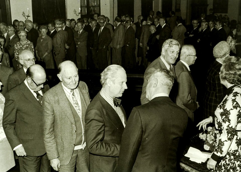 (midden) Endlich, G.J. (rechts) Drs. van der Hoeven, M. NL-HlmNHA 5400463554