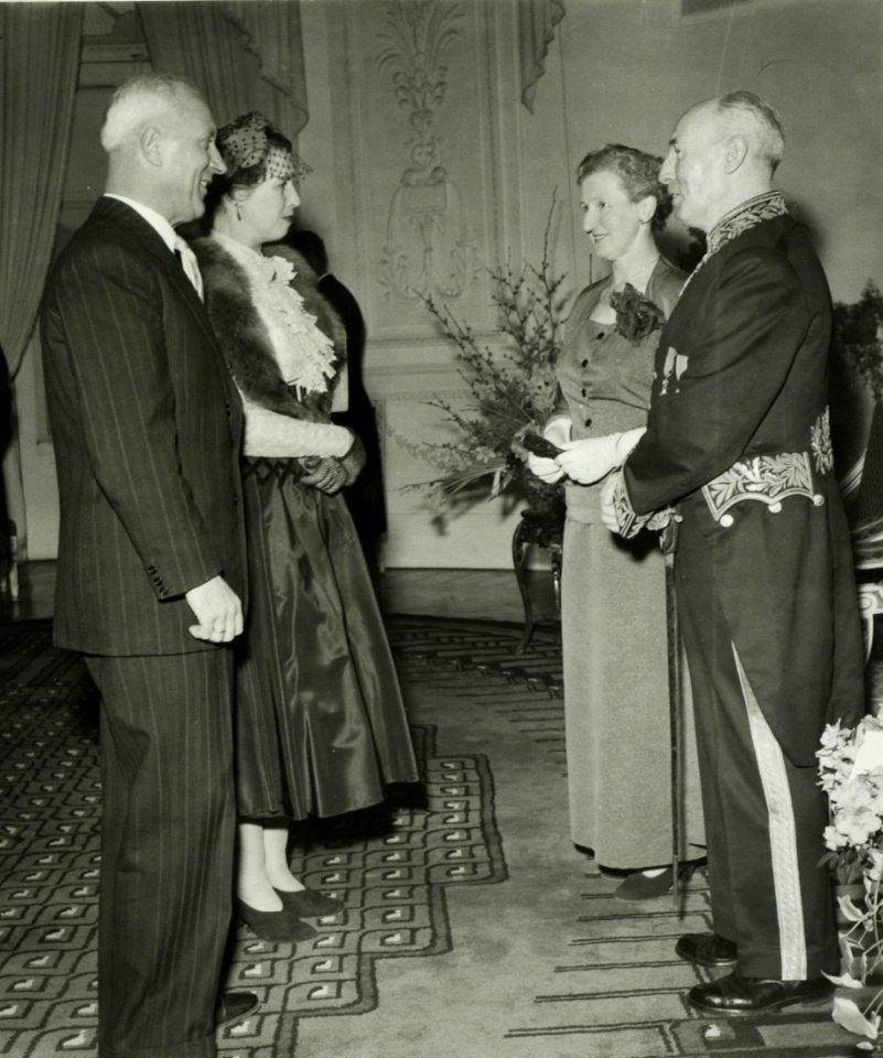 (Links) Cremers, Burgemeester Prinsen, Dr. M.J.Commissaris van de Koningin , NL-HlmNHA 5400463578