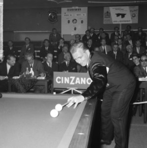 1965 World Three-cushion Championship, Johann Scherz (AUT) in actie, Bestanddeelnr 917-7613