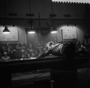 1961 World Three-cushion Championship, Een der deelnemers aan stoot, Bestanddeelnr 912-3757