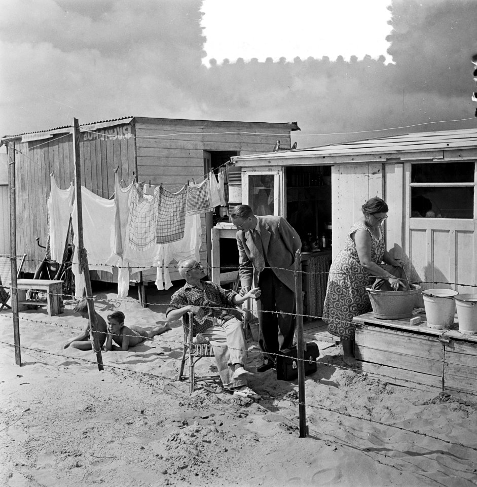 1e Vaste stranddokter Dr. A. J. G. Wermenbal in IJmuiden, Bestanddeelnr 905-8696