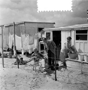1e Vaste stranddokter Dr. A. J. G. Wermenbal in IJmuiden, Bestanddeelnr 905-8696