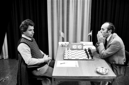 1e Ronde, Boris Spasky (l) en Lajos Portisch aan het begin van hun partij, Bestanddeelnr 930-5228