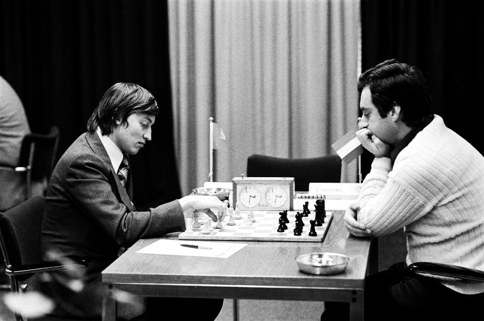 1e Ronde Karpov (l) tegen Sosonko, Bestanddeelnr 930-5224