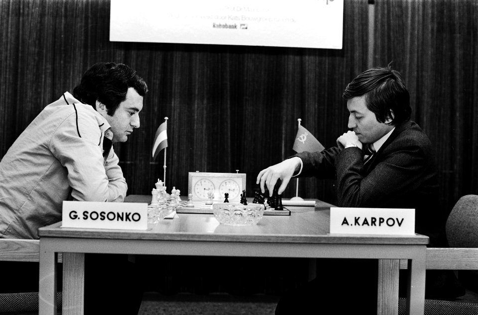 1e ronde, Sosonko (links) tegen Karpov, Bestanddeelnr 930-3096