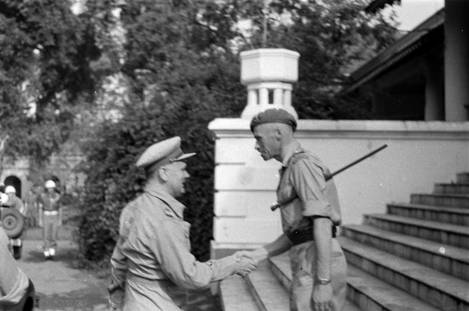 1e Infanterie Brigadegroep generaal Kruls wordt verwelkomd door de commandant, Bestanddeelnr 4258