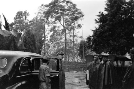 1e Infanterie Brigadegroep te BuitenzorgGeneraal Kruls neemt afscheid van ko�, Bestanddeelnr 4234