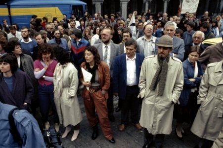 2 Minuten stilte tegen kernwapens op Binnenhof in Den Haag linkse politici op , Bestanddeelnr 253-8847