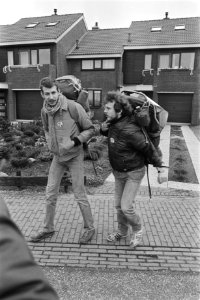 2 werkloze schoolverlaters Jaap 't Hart en Peter Mostert reisden van Assen naar , Bestanddeelnr 932-8172