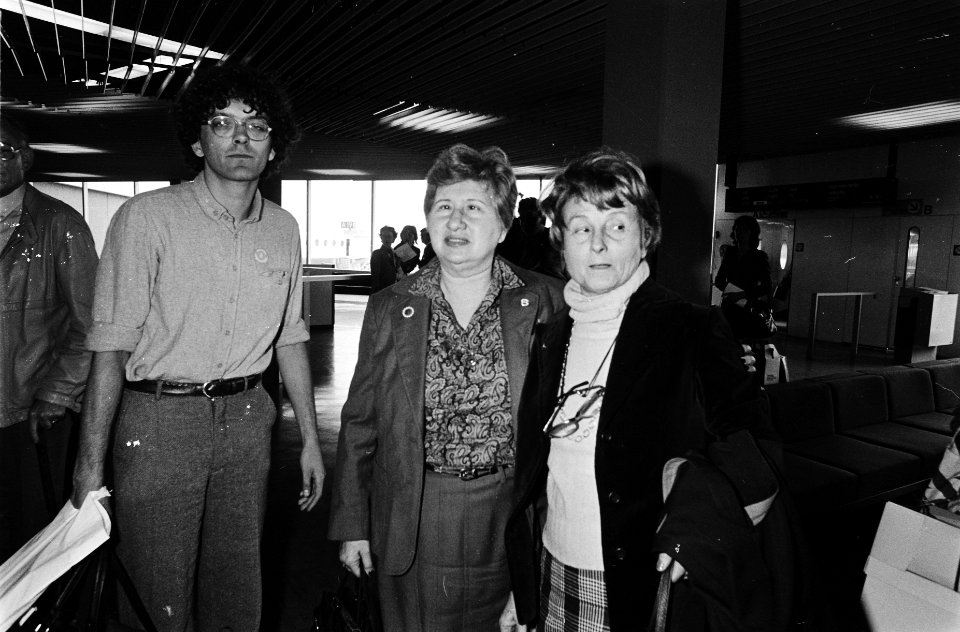 2 Dwaze Moedersvan de Plaza de Mayo in Buenos Aires , mw Epelbaum (r) en mw P, Bestanddeelnr 930-9353