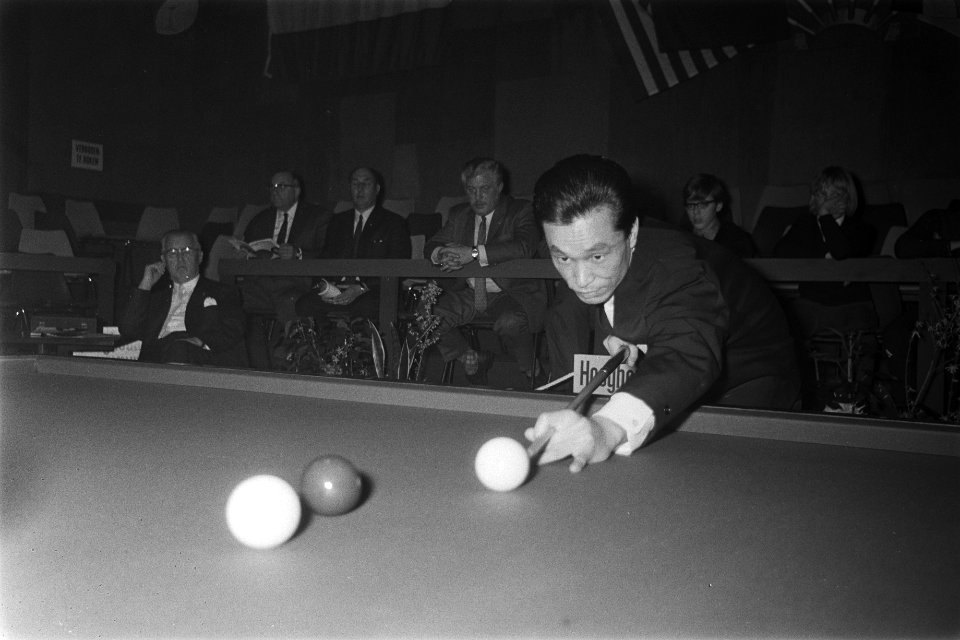 1971 World Three-cushion Championship; Een van de deelnemers in actie, Bestanddeelnr 924-3639