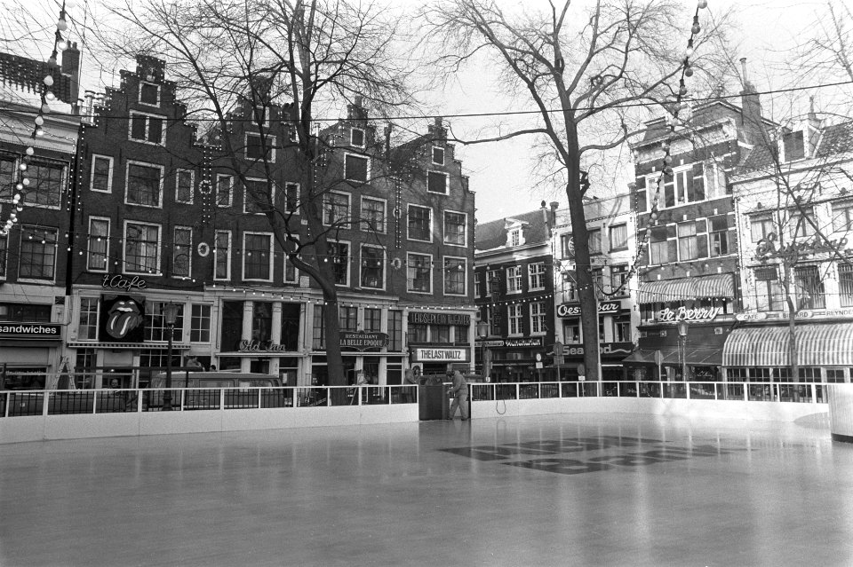 17 December aanstaande wordt kunstijsbaan op Leidseplein geopend in Amsterdam, Bestanddeelnr 931-8611