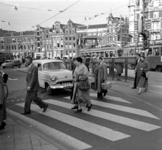 17 oktober Veilig Verkeersdag . Voetgangersoversteekpad Amsterdam, Bestanddeelnr 908-0725
