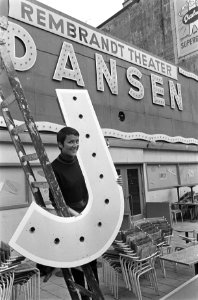 17 juli aanstaande One Woman Show van Rika Jansen in premiere, Rika met de lette, Bestanddeelnr 916-6221