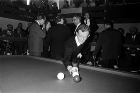 1971 World Three-cushion Championship; Een van de deelnemers in actie, Bestanddeelnr 924-3642