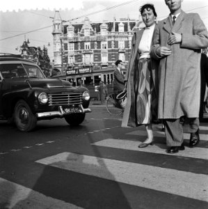 17 oktober Veilig Verkeersdag . Voetgangersoversteekpad Amsterdam, Bestanddeelnr 908-0723