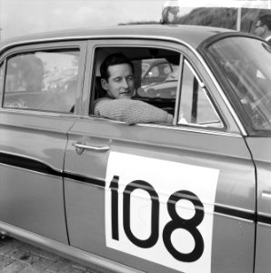 16e Tulpen Rally gestart in Noordwijk, nr. 108 Jetten, Bestanddeelnr 916-3295