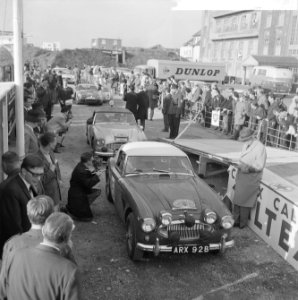 16e Tulpen Rally gestart in Noordwijk, nr.5 Horley, Bestanddeelnr 916-3300