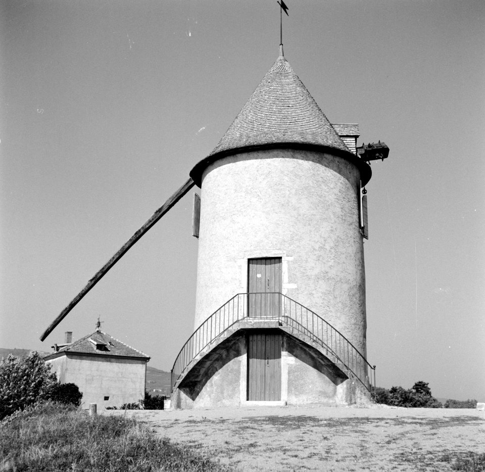 13de eeuwse windmolen in de wijngaarden van de Moulin a Vent, Bestanddeelnr 254-0286