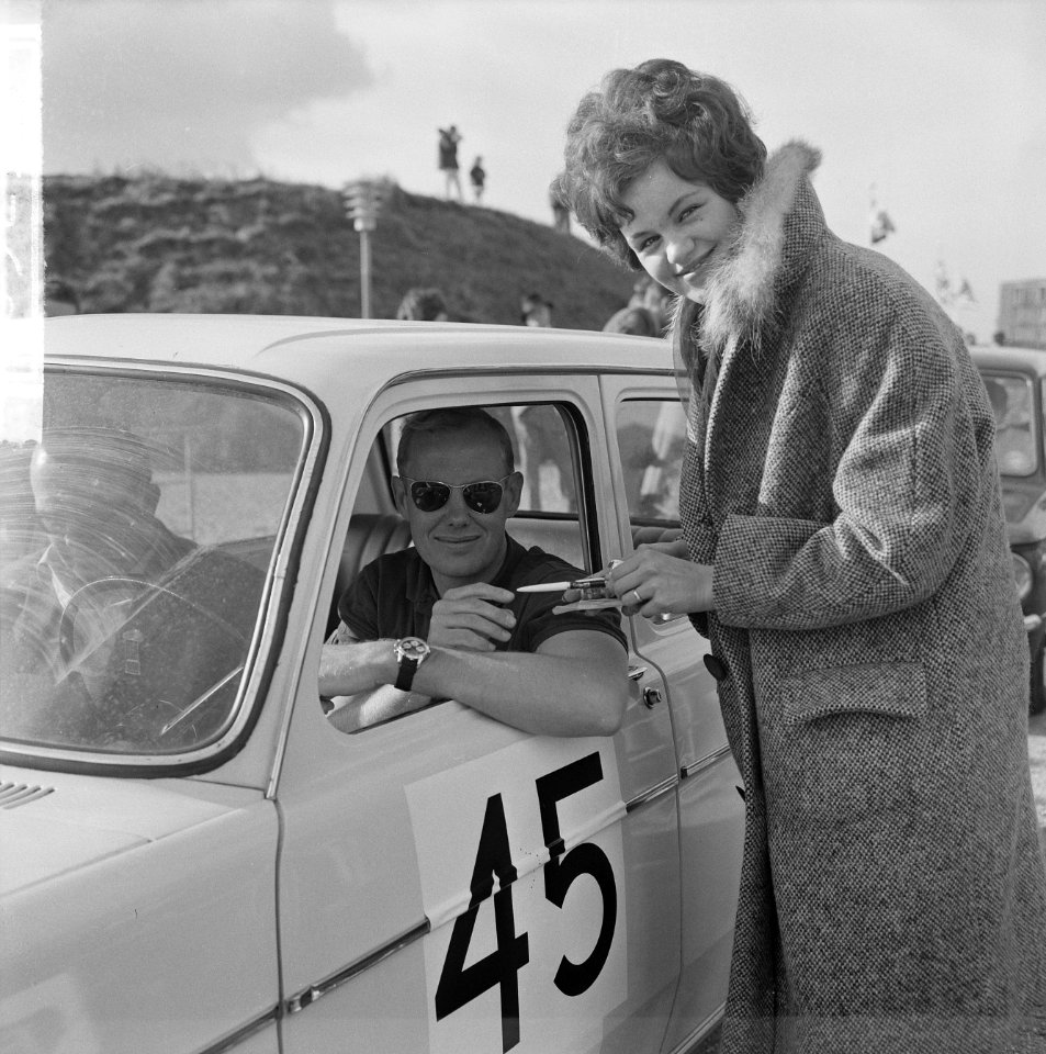 16e Tulpen Rally gestart in Noordwijk, nr. 45 Slotenmaker, Bestanddeelnr 916-3292