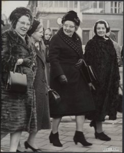13e lustrum van de VVSL in Leiden Intocht van de reunistern waaronder koningin , Bestanddeelnr 015-0780
