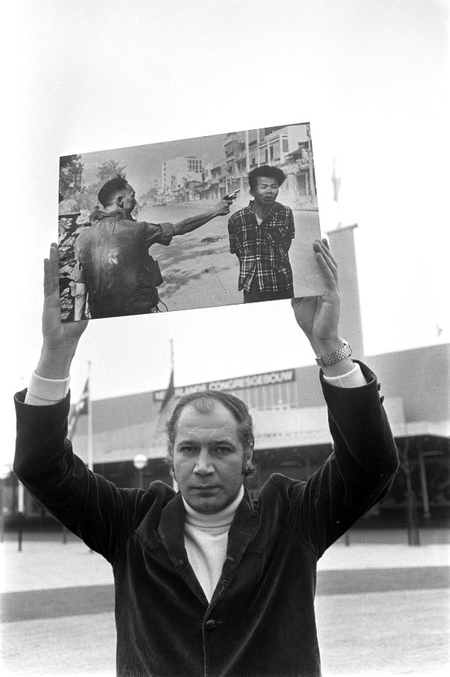 13e World Press Photo Edward T. Adams maakte beste persfoto E.T. Adams met zijn , Bestanddeelnr 922-2006