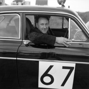 16e Tulpen Rally gestart in Noordwijk, nr. 67 Huisman, Bestanddeelnr 916-3290