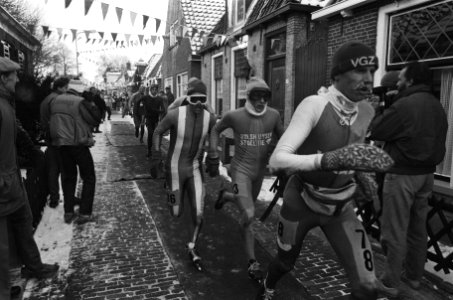 14e Elfstedentocht 1986 klunen in Kimswerd, 2e v.r. Evert van Benthem , nr. 78, Bestanddeelnr 933-5788