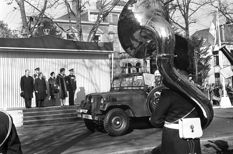 150 jaar Koninklijke Marechaussee , defile op de Maliebaan te Utrecht, overzicht, Bestanddeelnr 917-0643