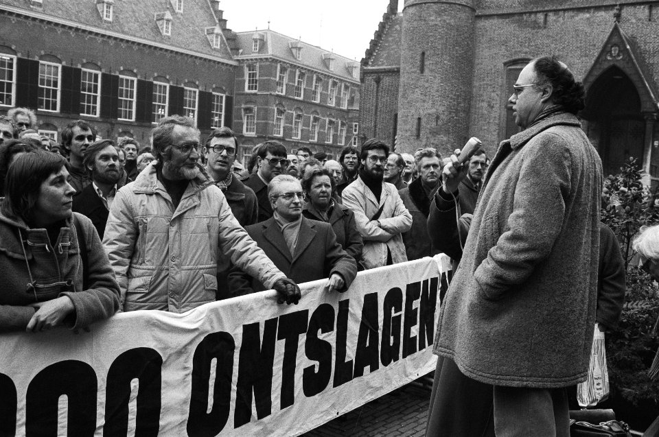 150 leerkrachten PA en opleiding basisonderwijs demonstreren tegen dreigend onts, Bestanddeelnr 931-9838