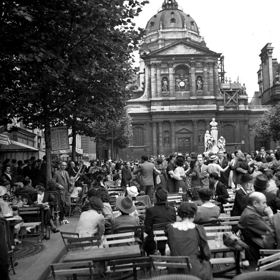 14 juillet (Quatorze Juillet) 1938 Parijs, feestende en dansende mensen op op he, Bestanddeelnr 254-2182