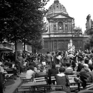 14 juillet (Quatorze Juillet) 1938 Parijs, feestende en dansende mensen op op he, Bestanddeelnr 254-2182
