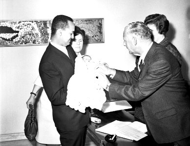 15 000 ste inwoner Spijkenisse 1965