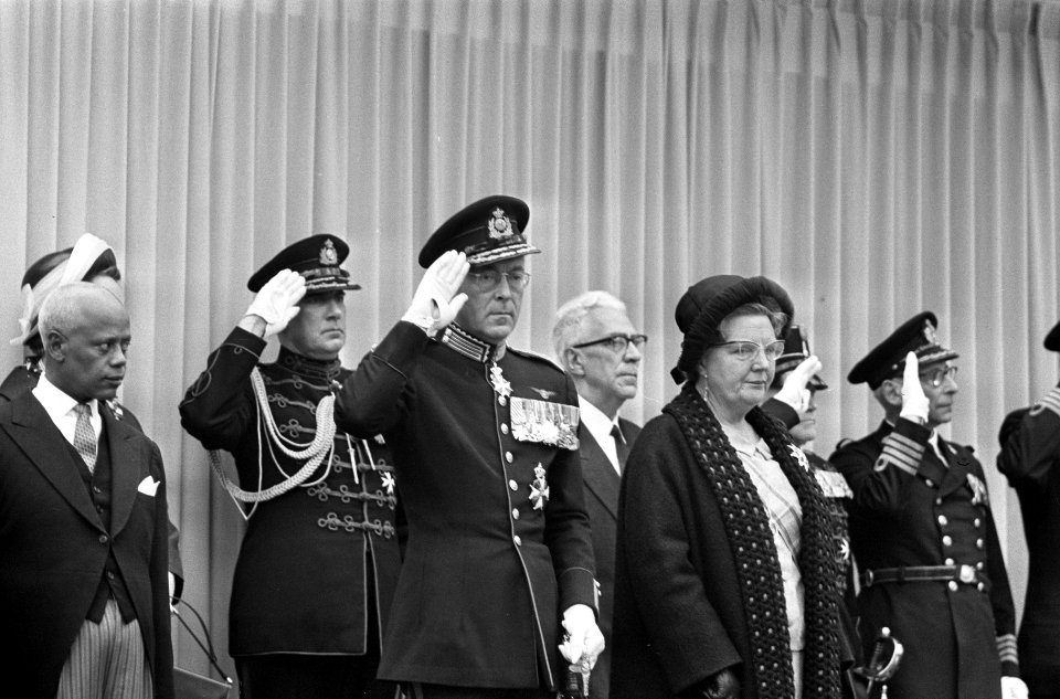 150 jaar Militaire Willems Orde , de Koningin en Prins t midden van het Capittel, Bestanddeelnr 917-7086