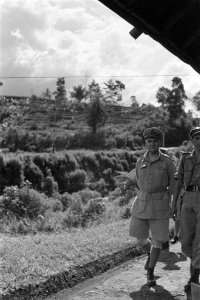 3e Infanterie BrigadegroepGeneraal Kruls bij een inspectie, Bestanddeelnr 4245