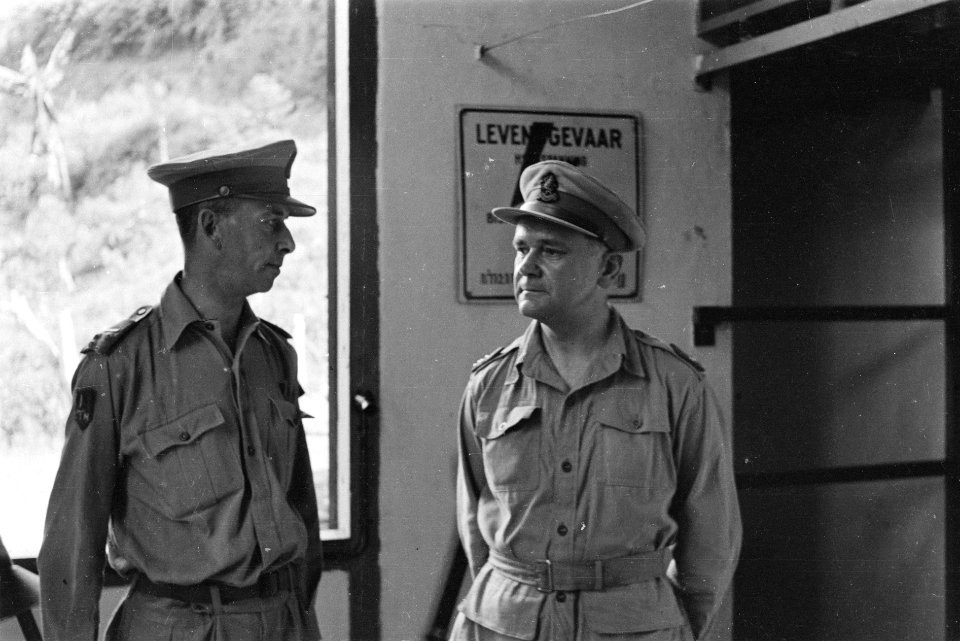 3e Infanterie BrigadegroepGeneraal Kruls en kolonel H.M.G.J. Lentz in de elec, Bestanddeelnr 4252
