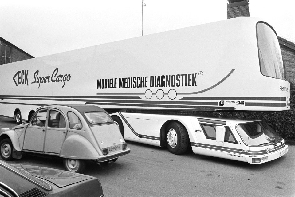 18 meter lang mobiel ziekenhuis (carrosserie bouwer ECK uit Lexmond), Bestanddeelnr 932-8515