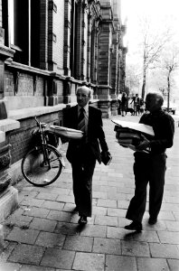 3e Proces tegen Pieter Menten in Rotterdam aankomst officier van Justitie mr L, Bestanddeelnr 930-8281