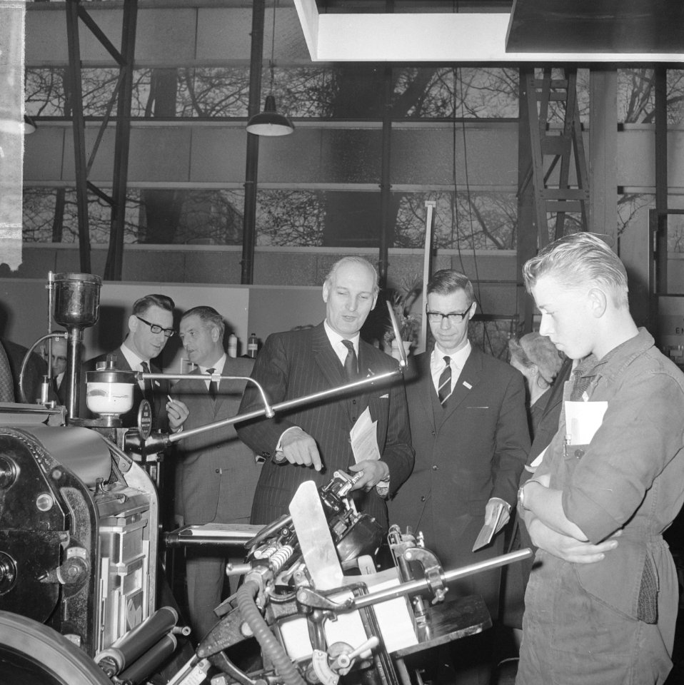 3e Nationale Onderwijstentoonstelling Rotterdam geopend d oor Minister van Onder, Bestanddeelnr 916-3121