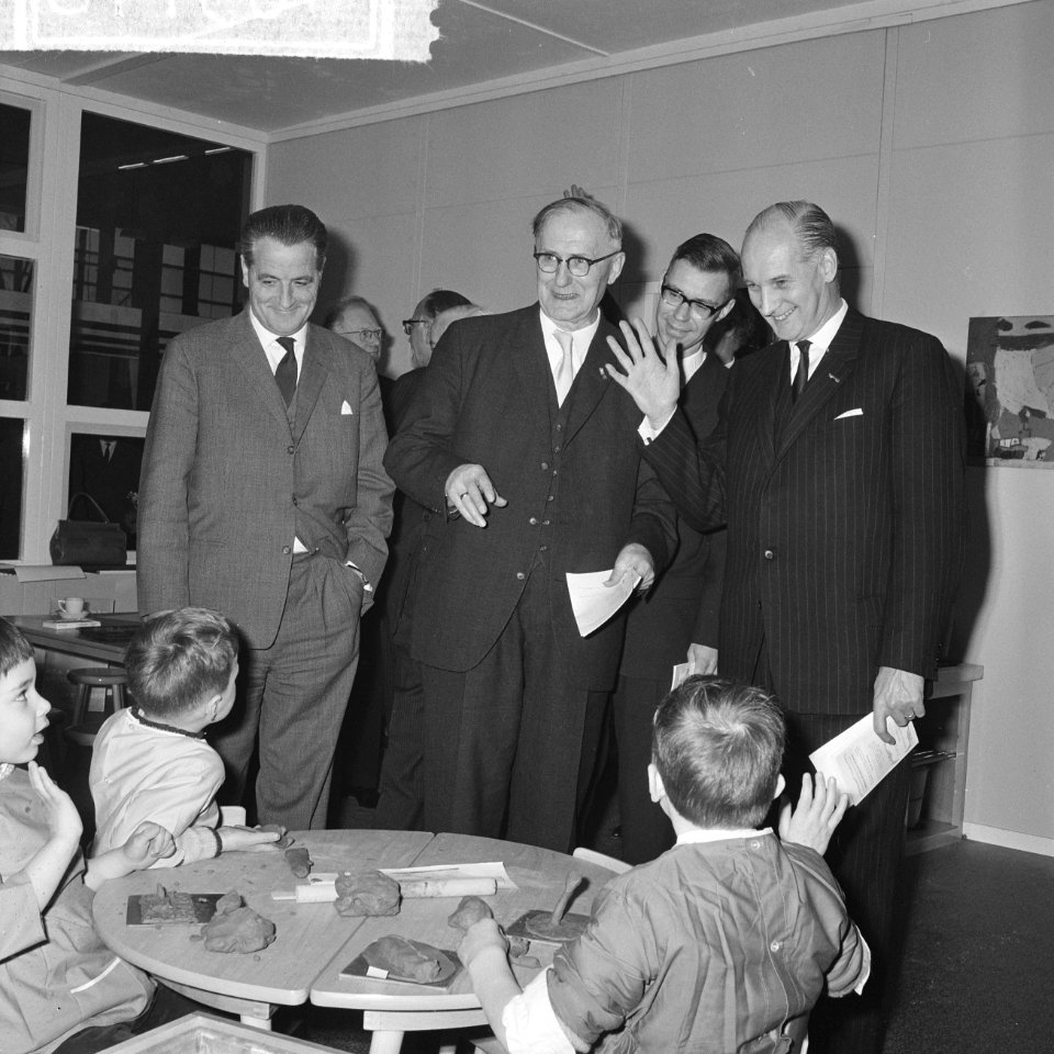 3e Nationale Onderwijstentoonstelling Rotterdam geopend door Minister van Onderw, Bestanddeelnr 916-3118