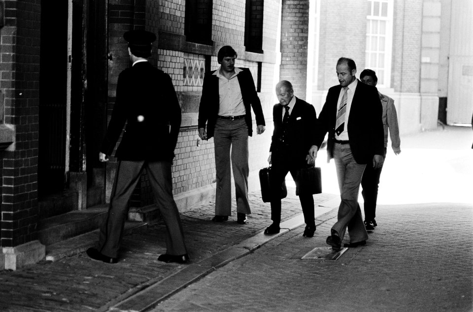 3e Proces tegen Pieter Menten in Rotterdam aankomst Pieter Menten, Bestanddeelnr 930-8262