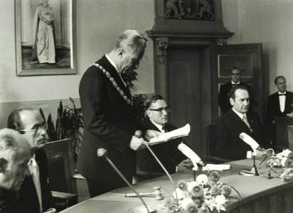 3de van links Geluk, loco-burgemeester D.J.A. 4de van links Gou, burgemeester Mr. Dr. L. de, NL-HlmNHA 5400463885