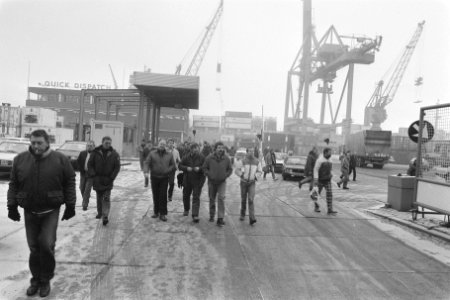 3500 man in stukgoedsector in Rotterdam in staking na weigering werkgevers te pr, Bestanddeelnr 933-8643
